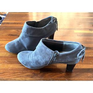 Coach & Four Suede Gray Zip Up Ankle Boots Size 7.5